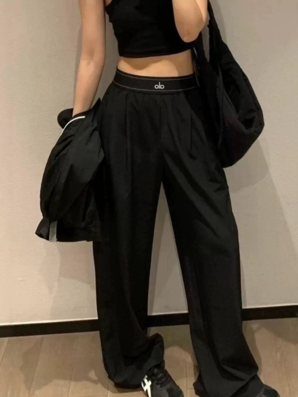 NWT Alo Yoga Suit Up Trouser Black Wide Leg Pants Regular 30" Inseam 😃 - Picture 7 of 8